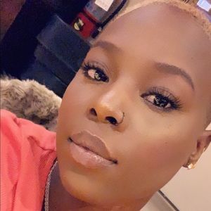 Meet your Posher, Karyll